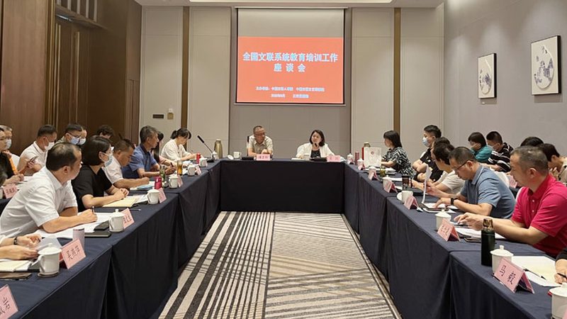 选择在线职业培训平台时，首先要关注课程内容与质量。优质的课程内容应具备以下特点：